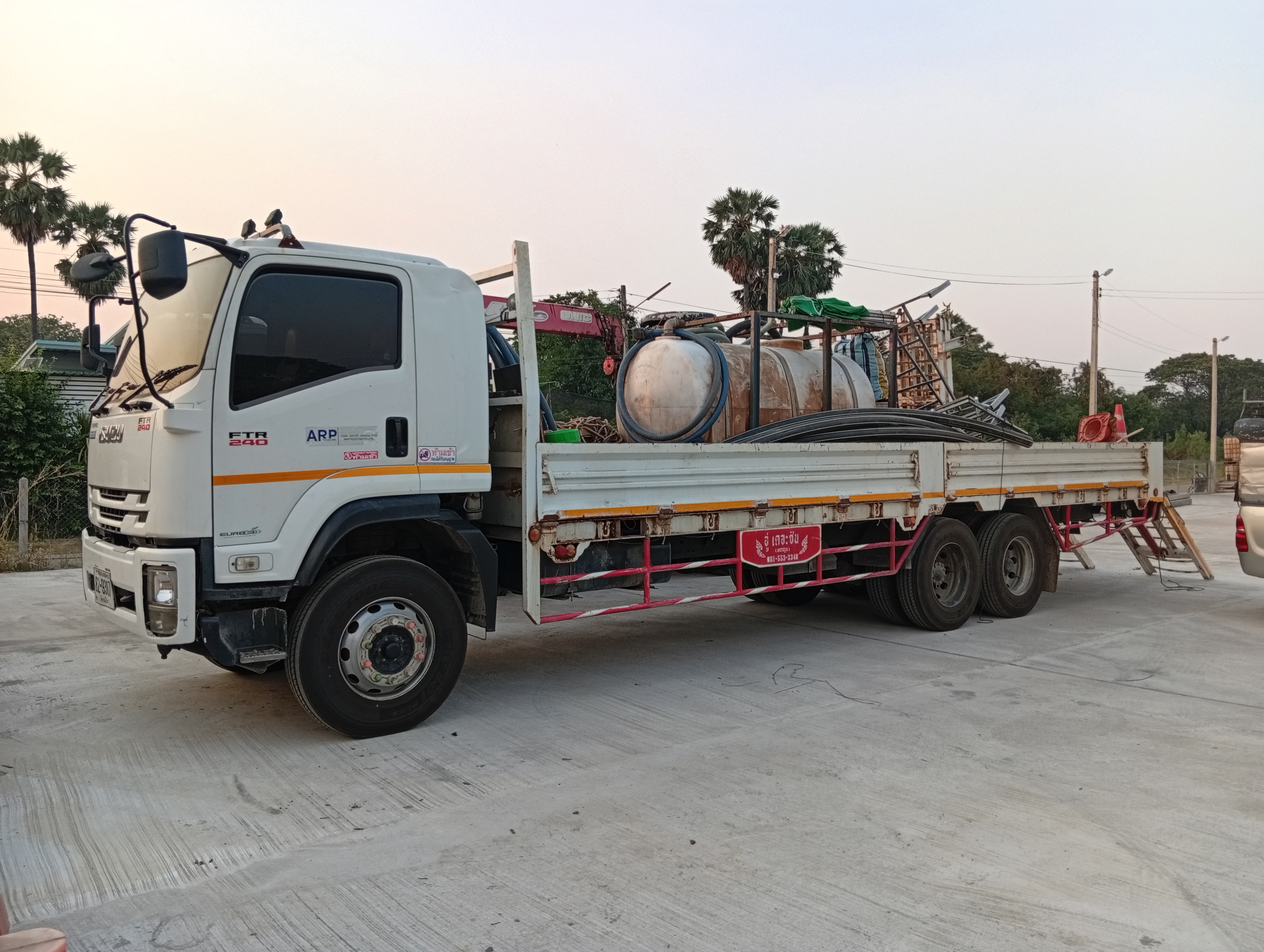 รถบรรทุกแท็งก์น้ำสำหรับผสมน้ำยาเบนโทไนต์ในงานเจาะดันท่อใต้ดิน HDD